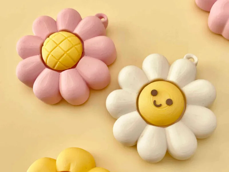 Hvít Margareta Fidget Lyklakippa